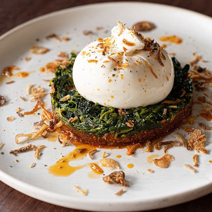 (Chỉ có tại chi nhánh Đà Nẵng) Phô mai Burrata và xốt bò bằm cay (L)